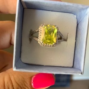 Ring Bomb Party Size 8 Lime Green Peridot